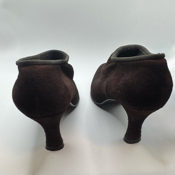 Stuart Weitzman Chocolate Brown Suede Stretch Kitten Heel Shootie - Picture 6 of 7